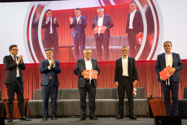 Ulf Heule und die anderen Gewinner der Prix SVC Gala. prix-svc-gala-7