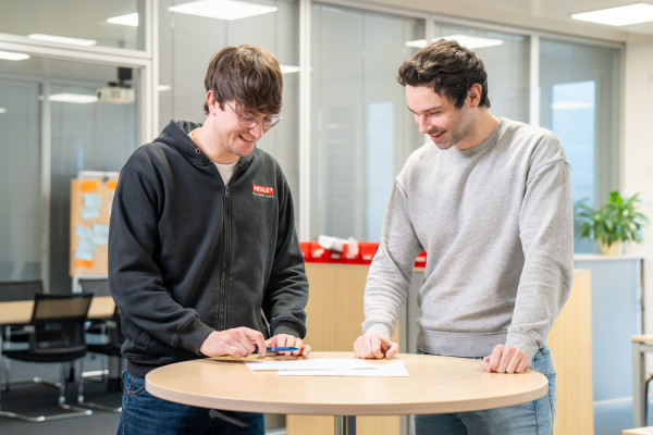 Entwickler in der Diskussion