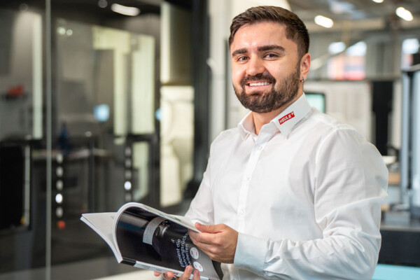 Zaměstnanci HEULE radí zákazníkům na místě. Poradenství HEULE